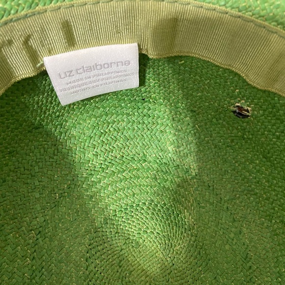 Green summer hat - Picture 2 of 7